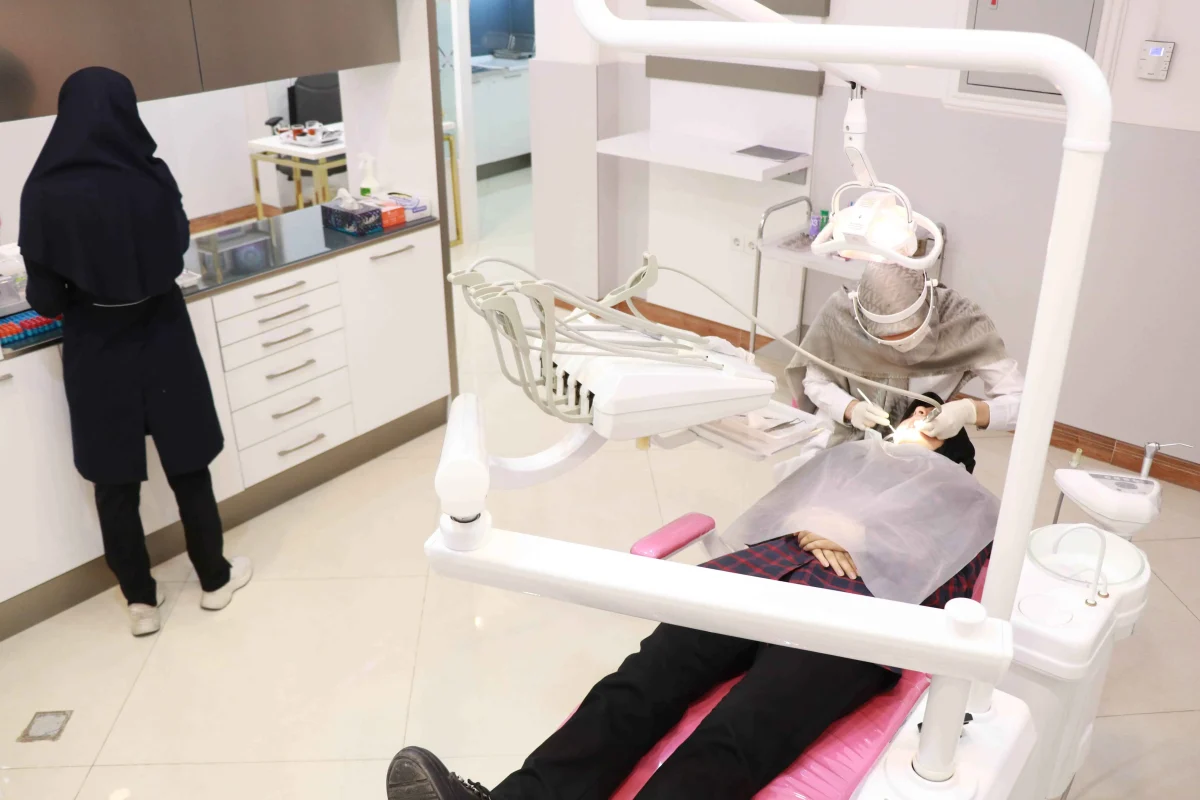 مزایای درمان بی دندانی با ایمپلنت